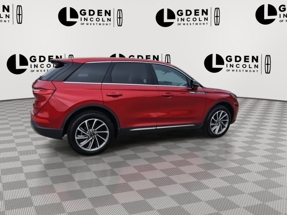 Used 2023 Lincoln Corsair AWD w/ Equipment Group 102A image 9