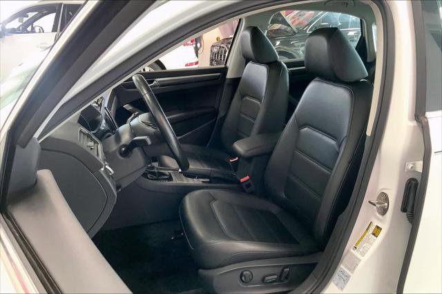 Used 2018 Volkswagen Passat 2.0T SE FWD image 10