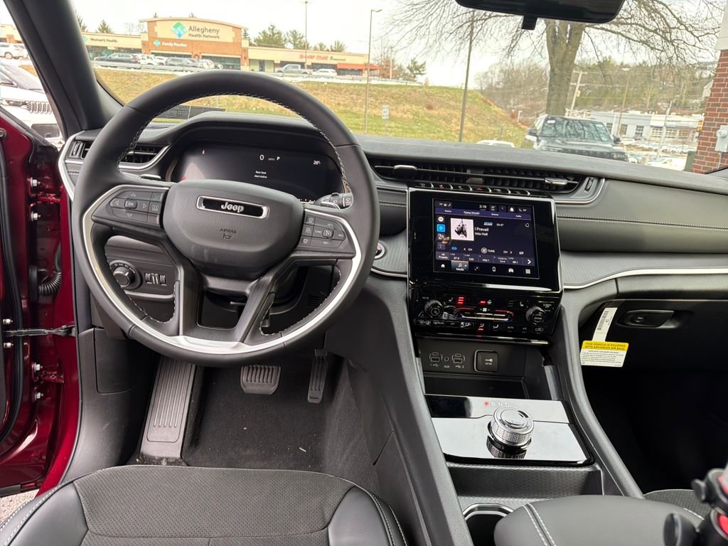 New 2025 Jeep Grand Cherokee Altitude image 14