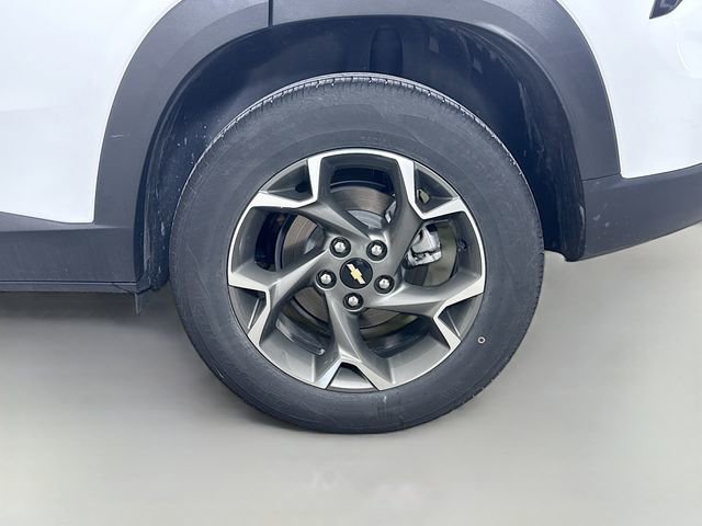 Used 2025 Chevrolet Trax LT w/ Driver Confidence Package image 30