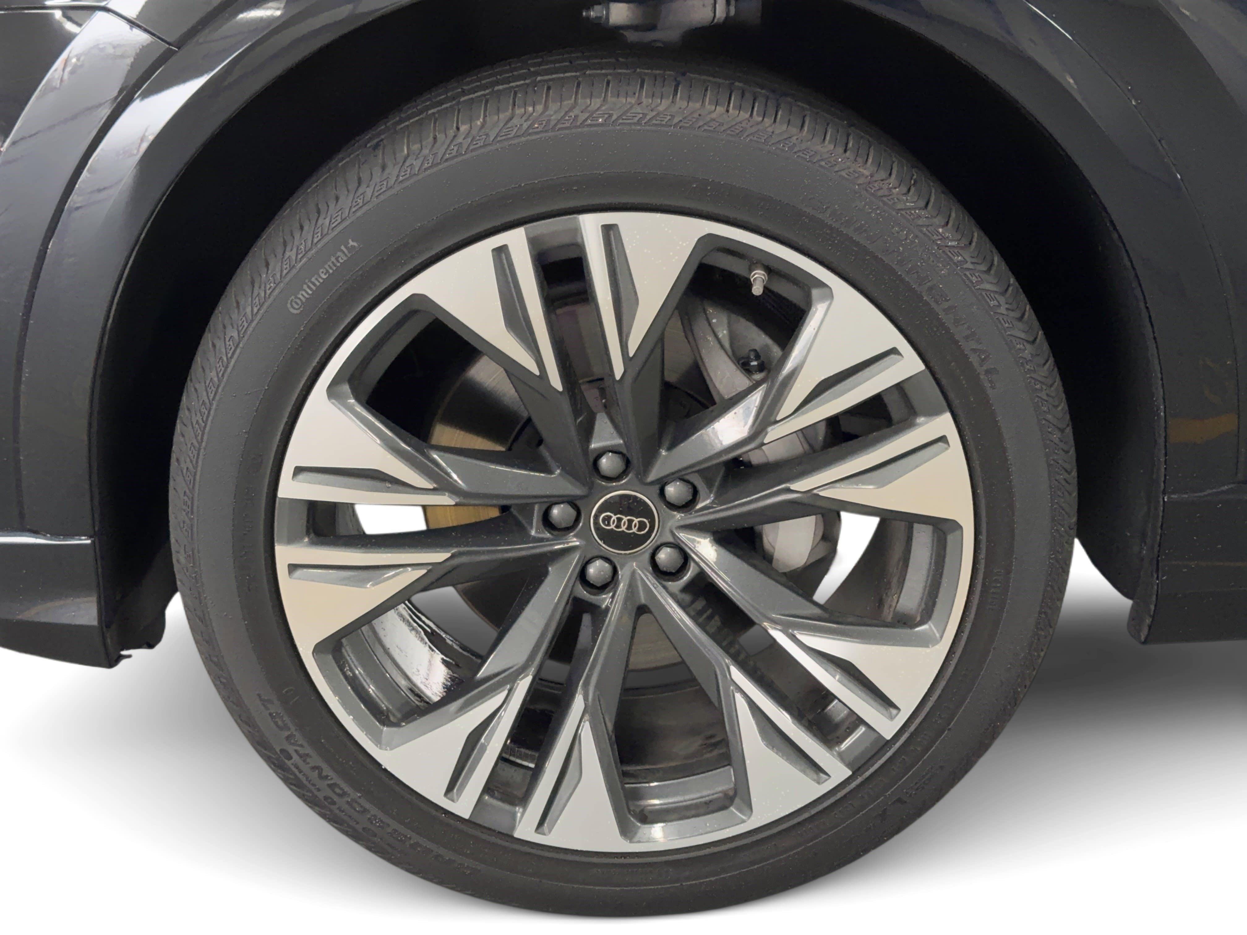 Used 2025 Audi Q8 Premium Plus image 12