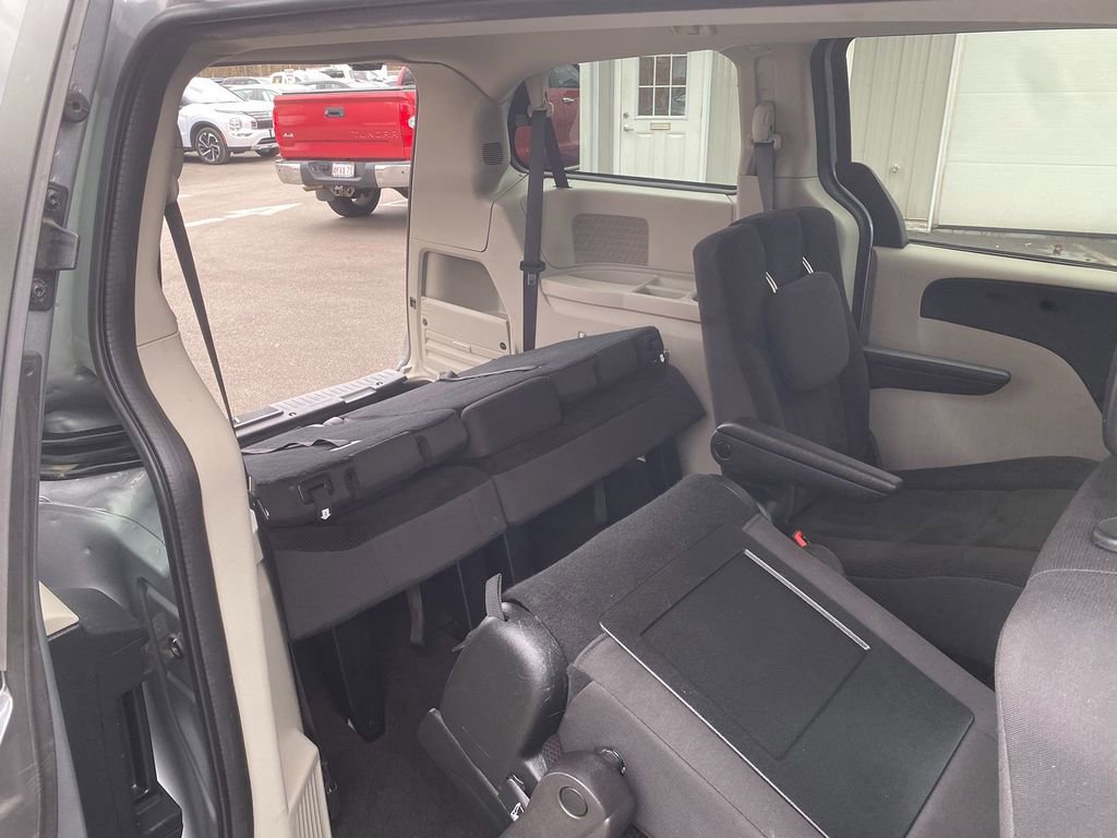 Used 2017 Dodge Grand Caravan SE w/ Power Window Group FWD image 26