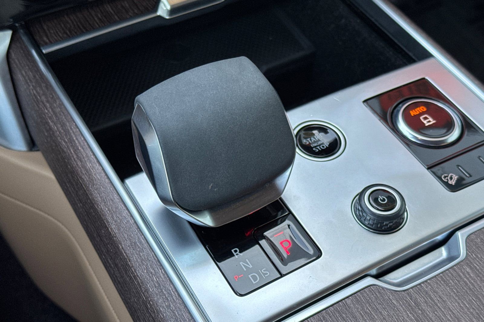 Used 2023 Land Rover Range Rover SE image 25