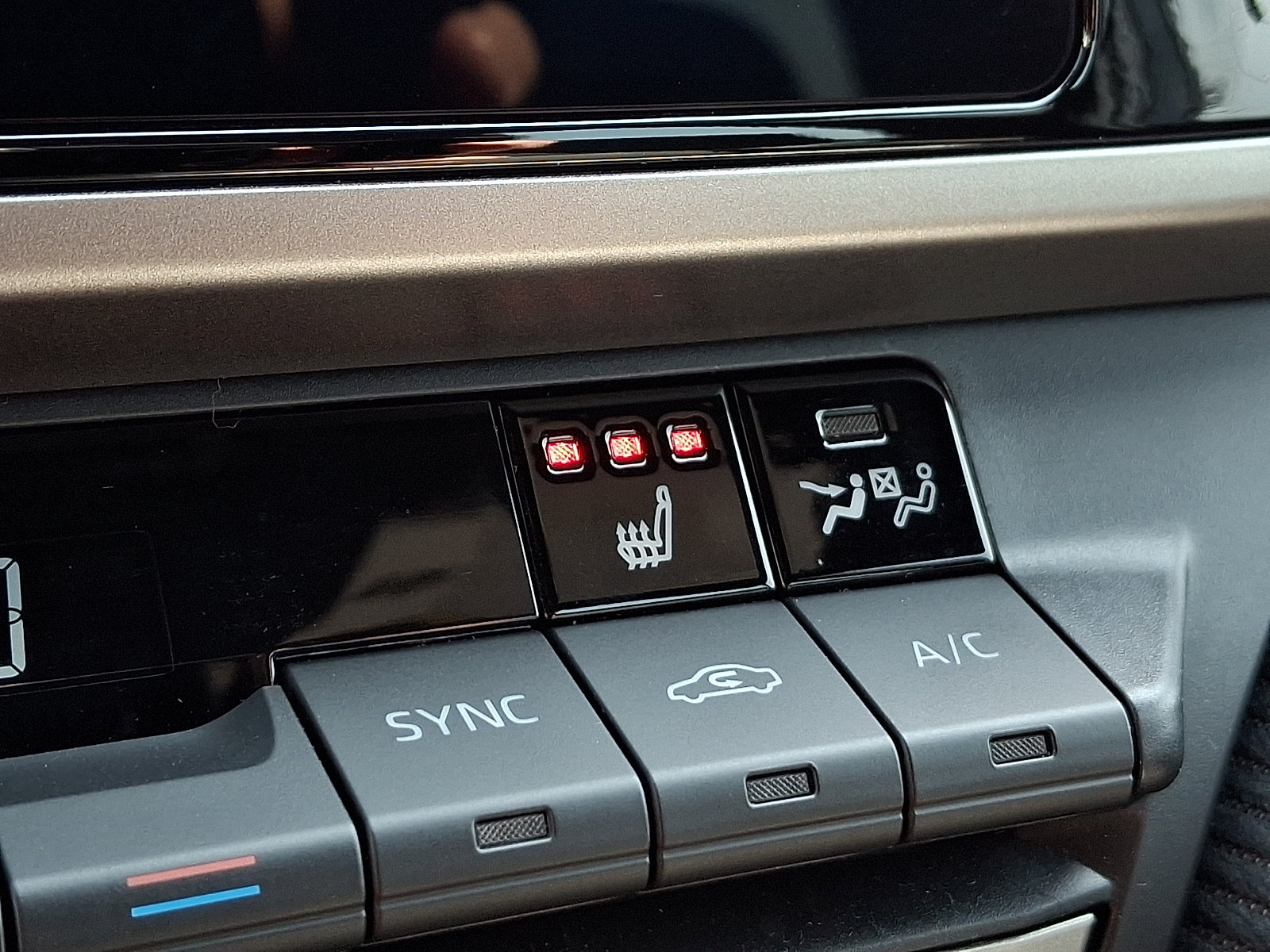 Used 2025 Toyota Camry SE w/ Convenience Package FWD image 23