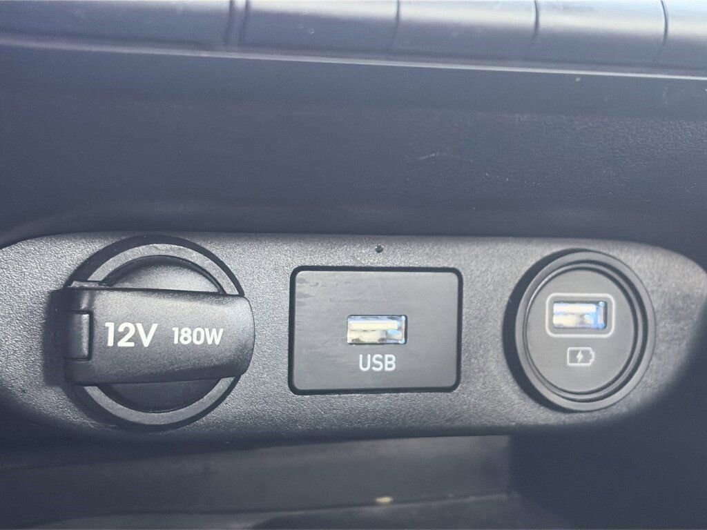 Used 2023 Hyundai Elantra Limited image 14