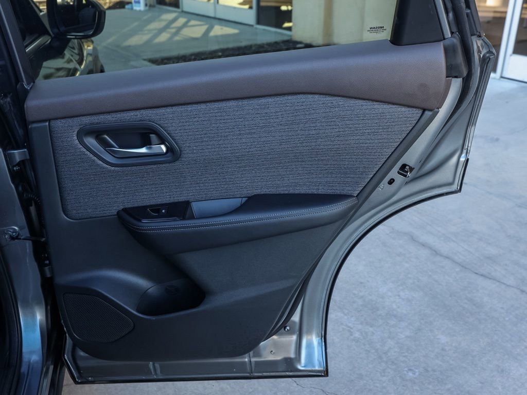 Used 2023 Nissan Rogue SV image 23