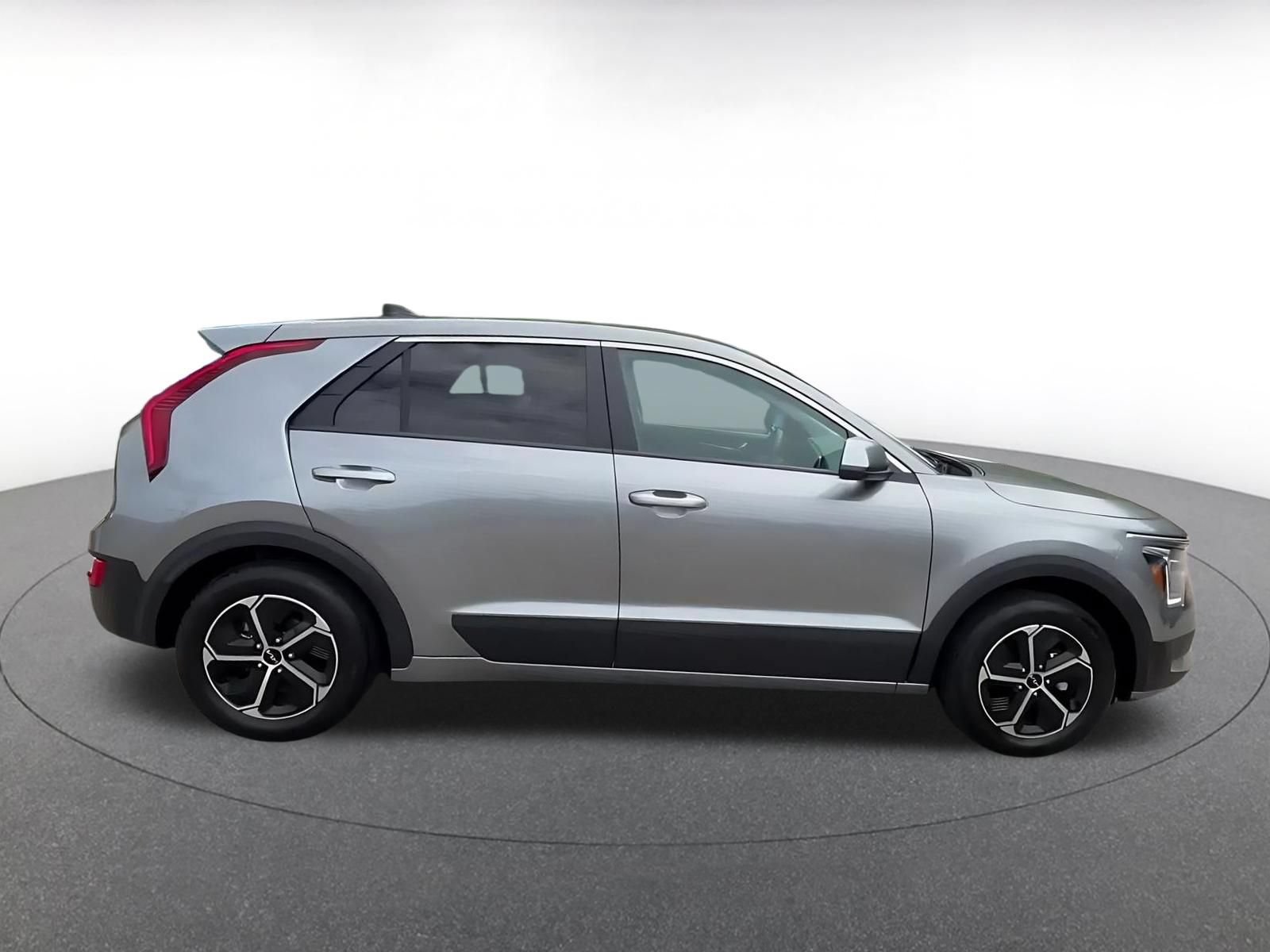 Used 2026 Kia Niro LX FWD image 16