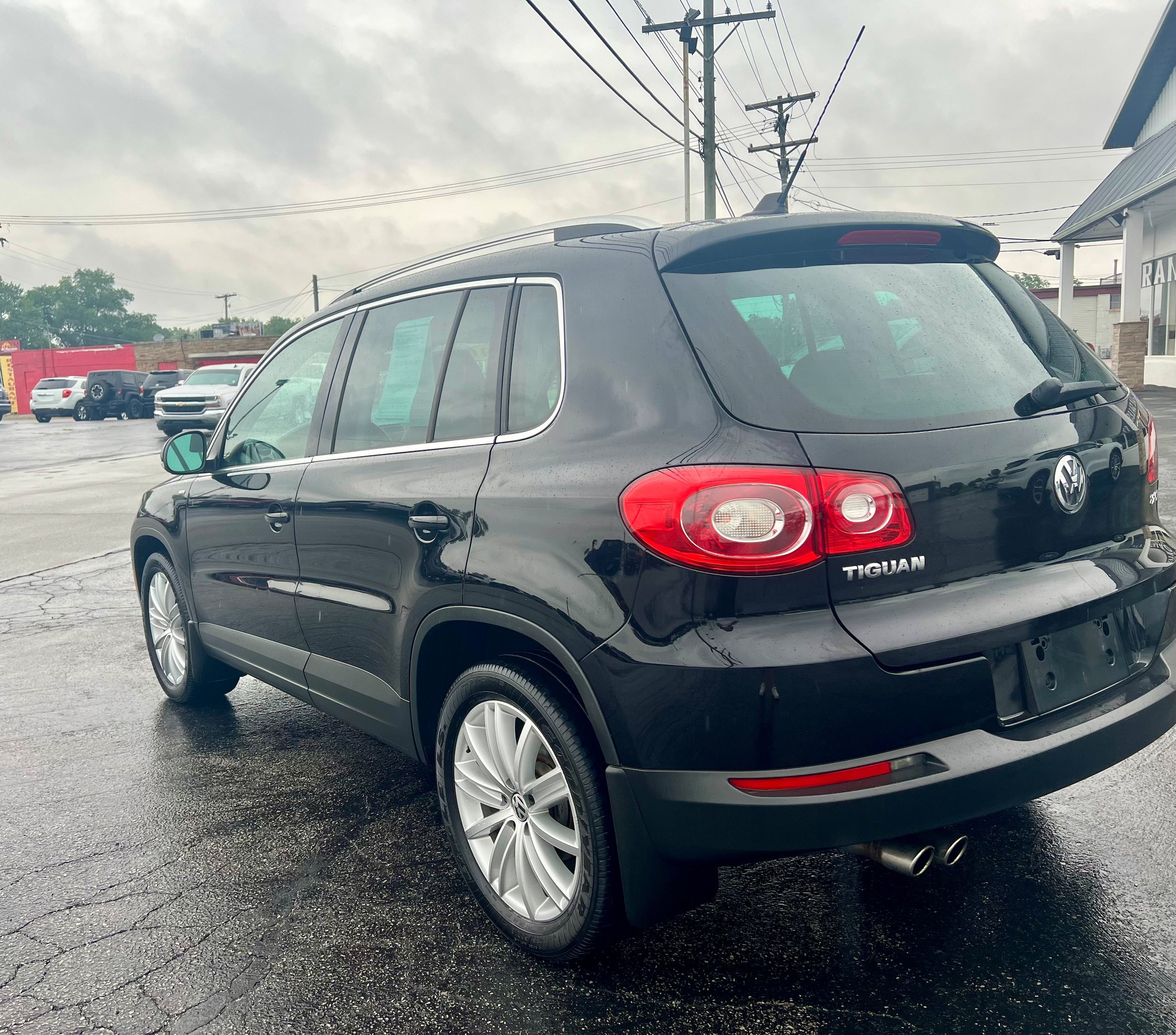 Used 2010 Volkswagen Tiguan S FWD image 7