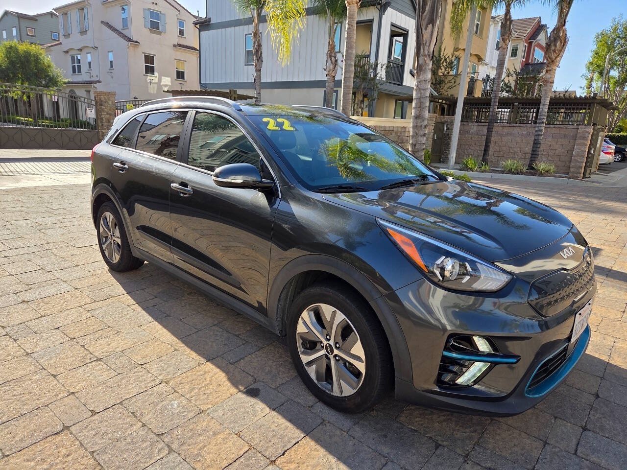 Used 2022 Kia Niro EX Premium FWD image 7