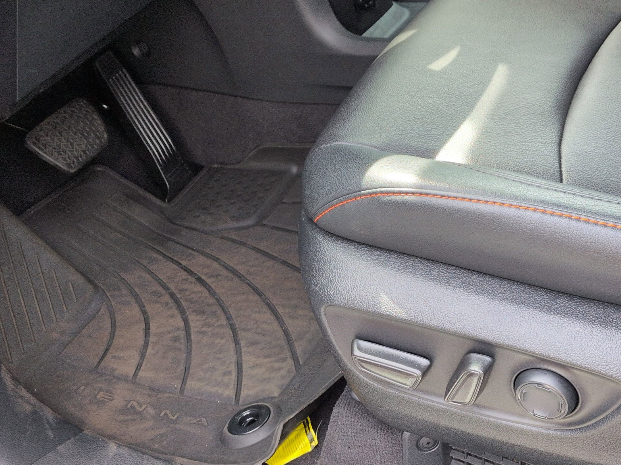 Used 2024 Toyota Sienna XSE w/ XSE Plus Package image 17