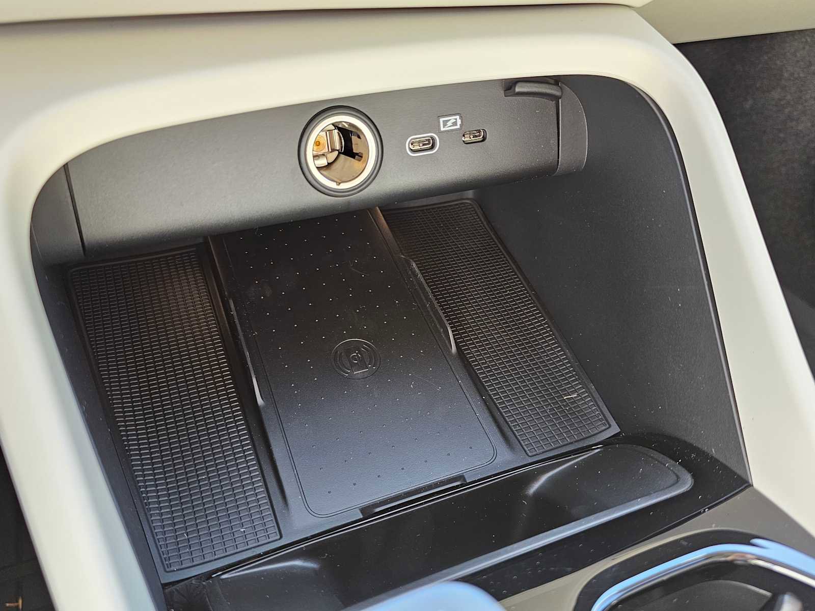 New 2025 Volvo XC40 B5 Ultra w/ Climate Package image 26