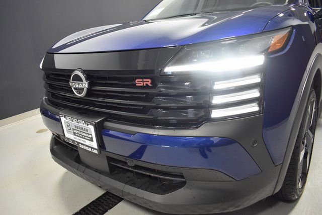 Certified 2025 Nissan Kicks SR image 11