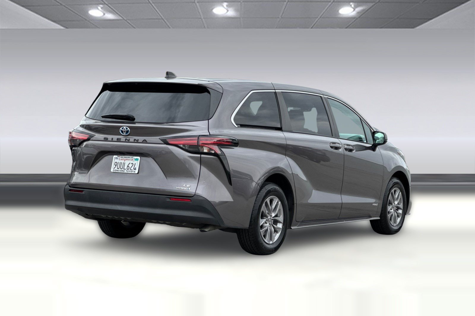 Certified 2021 Toyota Sienna LE FWD image 9