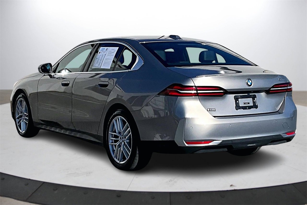 Used 2024 BMW 530i w/ Premium Package image 7