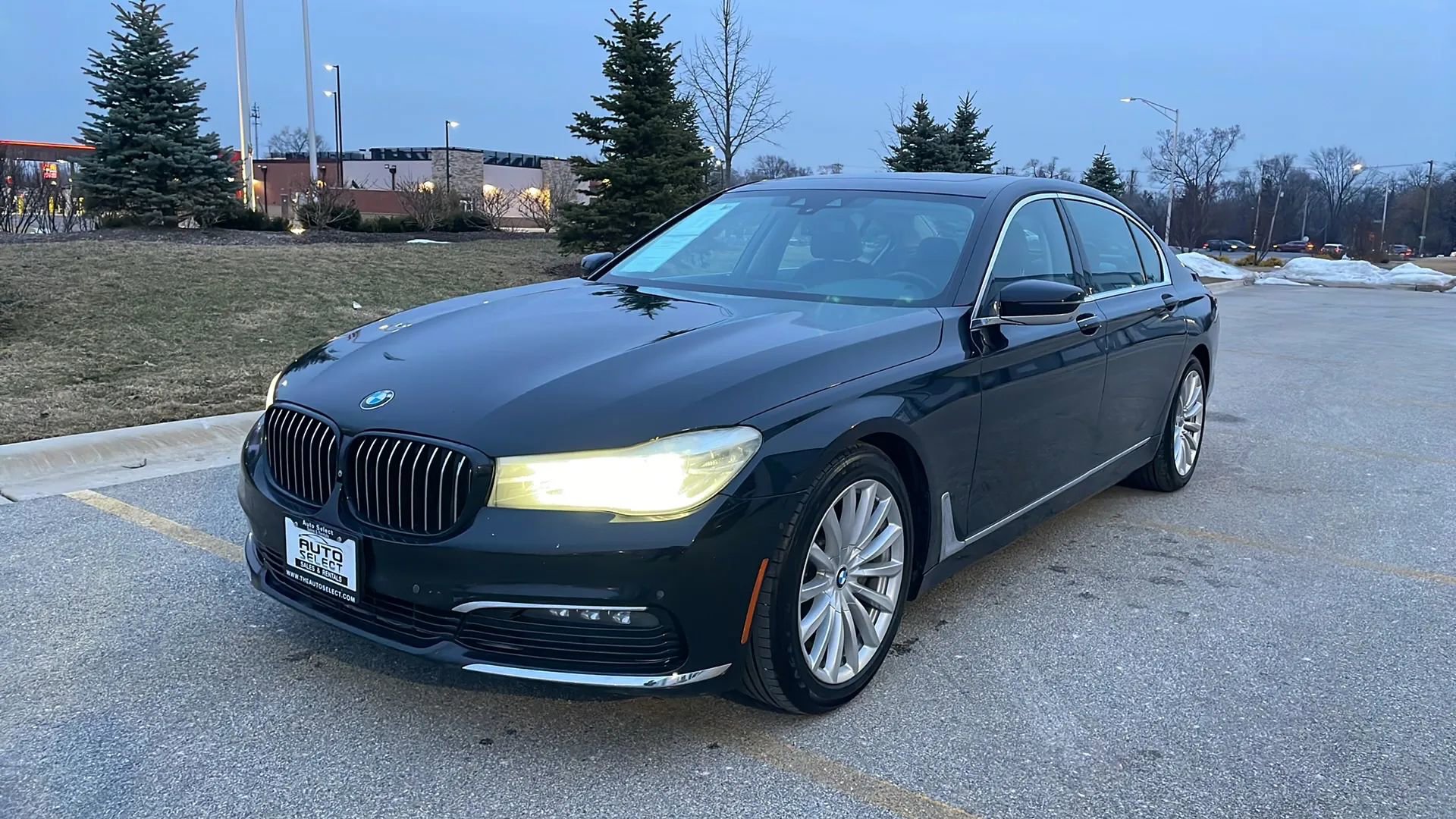 Used 2017 BMW 740i image 3