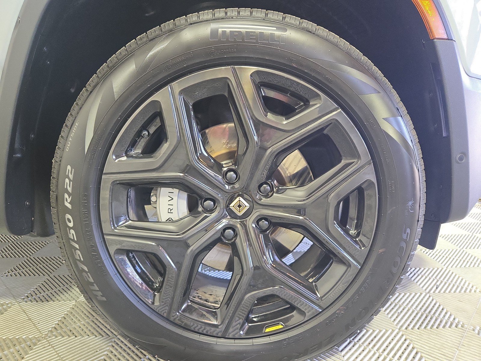 Used 2024 Rivian R1T Adventure AWD/4WD image 11