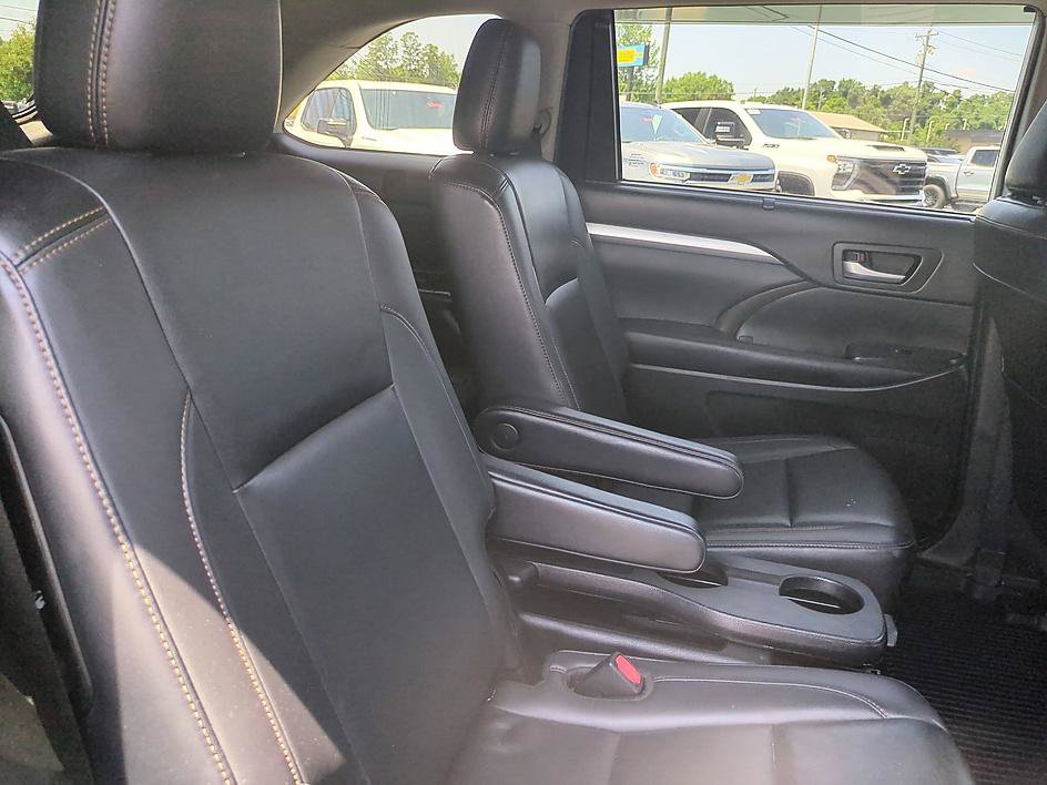 Used 2019 Toyota Highlander XLE FWD image 31