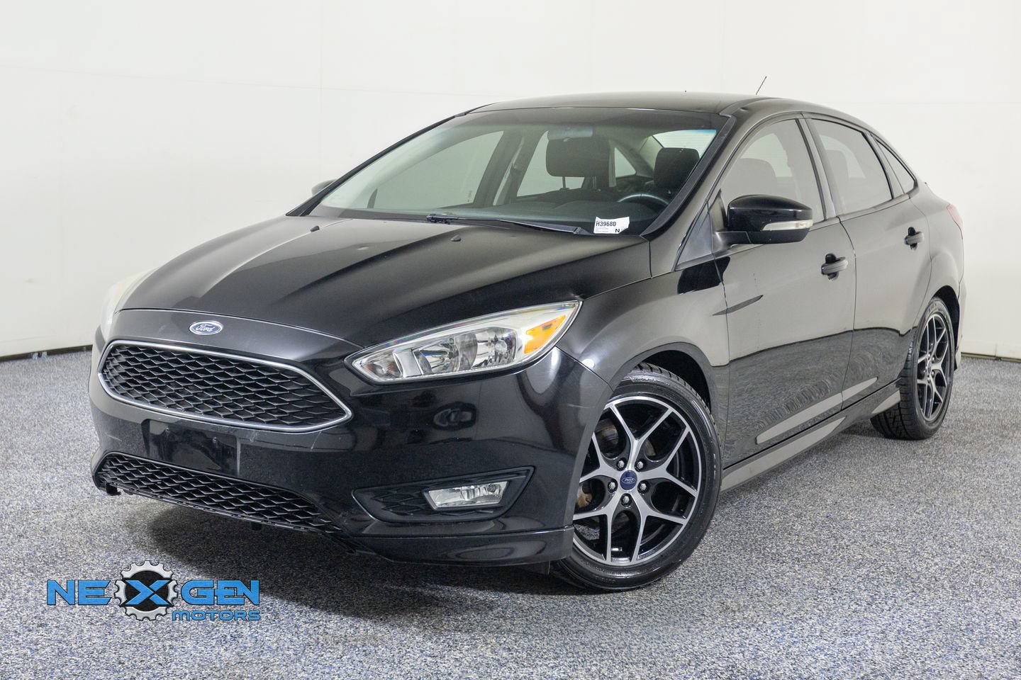 Used 2017 Ford Focus SE w/ SE Sport Package FWD image 3