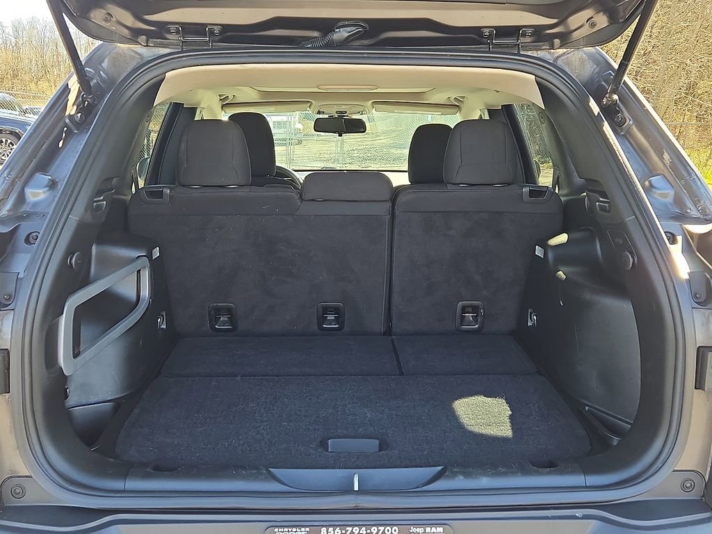 Used 2017 Jeep Cherokee 75th Anniversary image 29