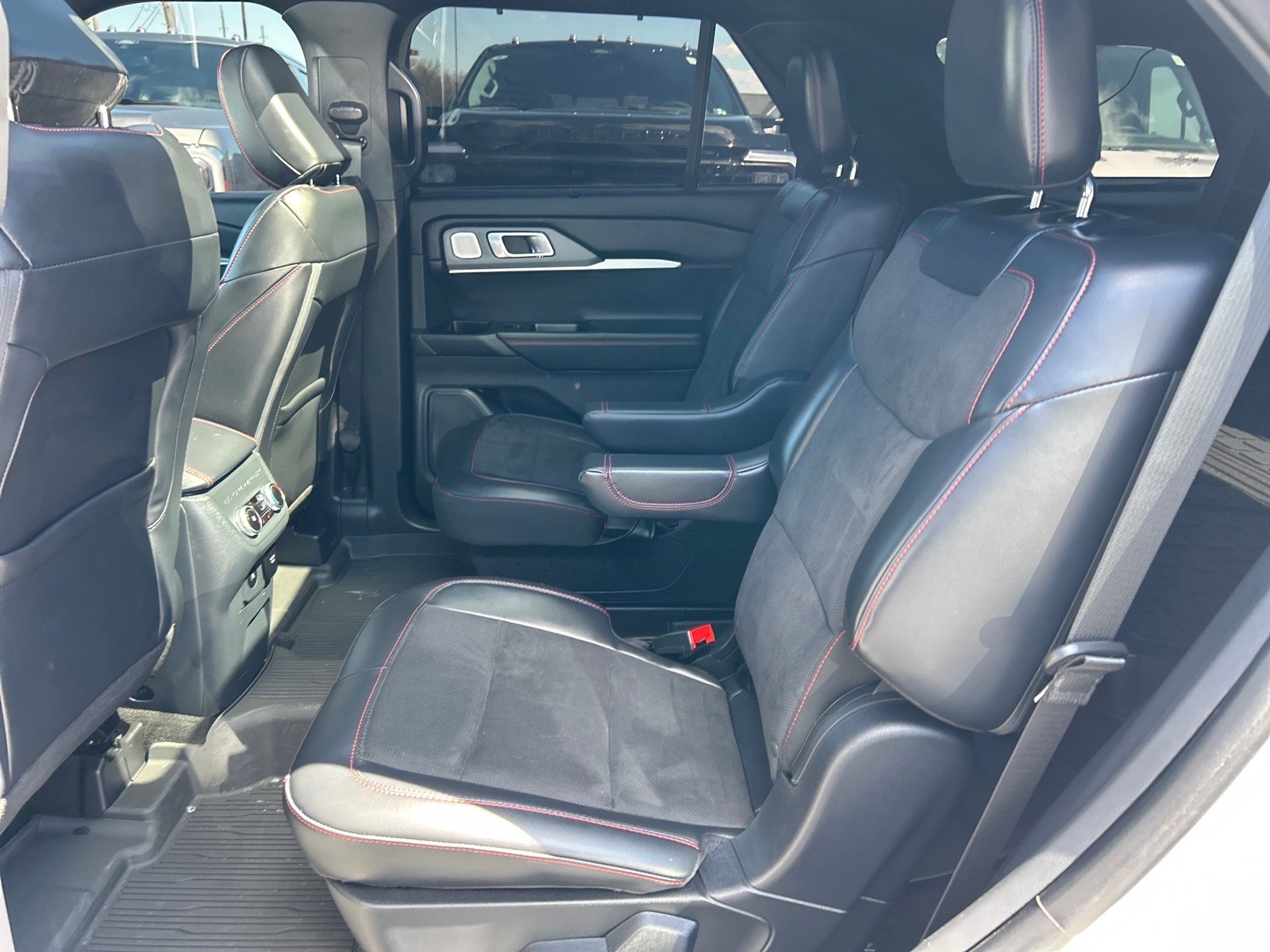 Certified 2025 Ford Explorer ST image 11