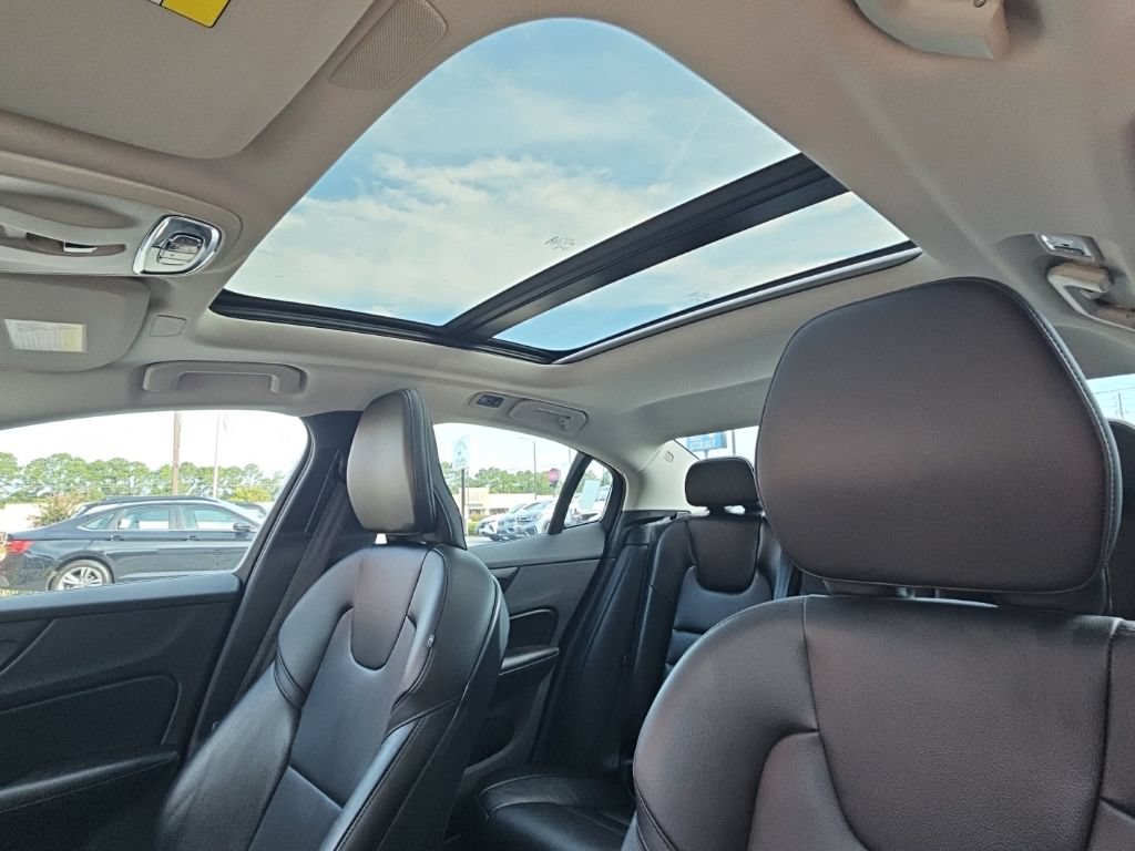 Used 2021 Volvo S60 T5 Momentum w/ Premium Package FWD image 20