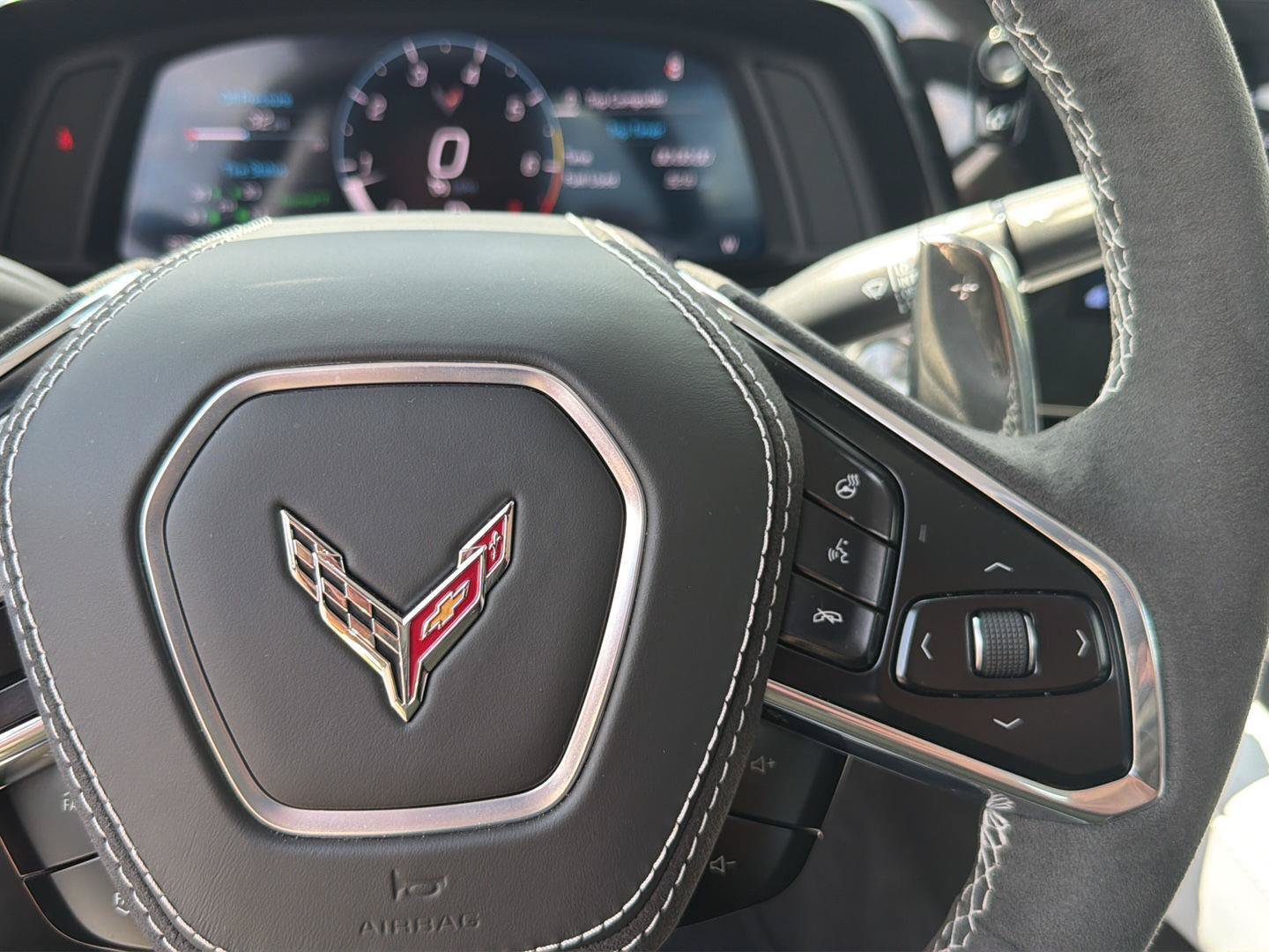 Used 2024 Chevrolet Corvette Stingray Premium Conv w/ Z51 Performance Package RWD image 17