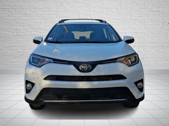 Used 2018 Toyota RAV4 XLE AWD/4WD image 2