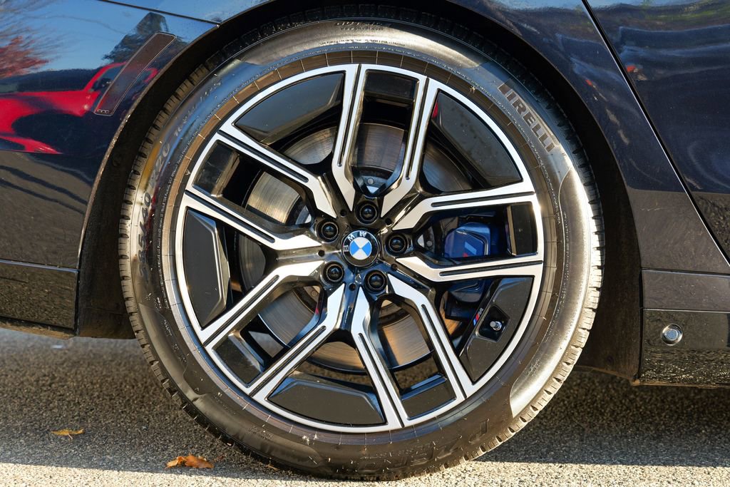 Used 2023 BMW 760i xDrive w/ Executive Package AWD/4WD image 13