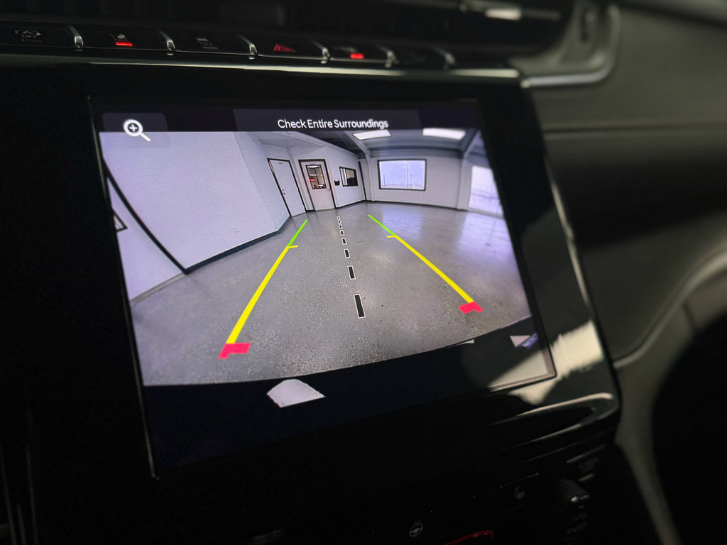 Used 2024 Jeep Grand Cherokee L Laredo image 24