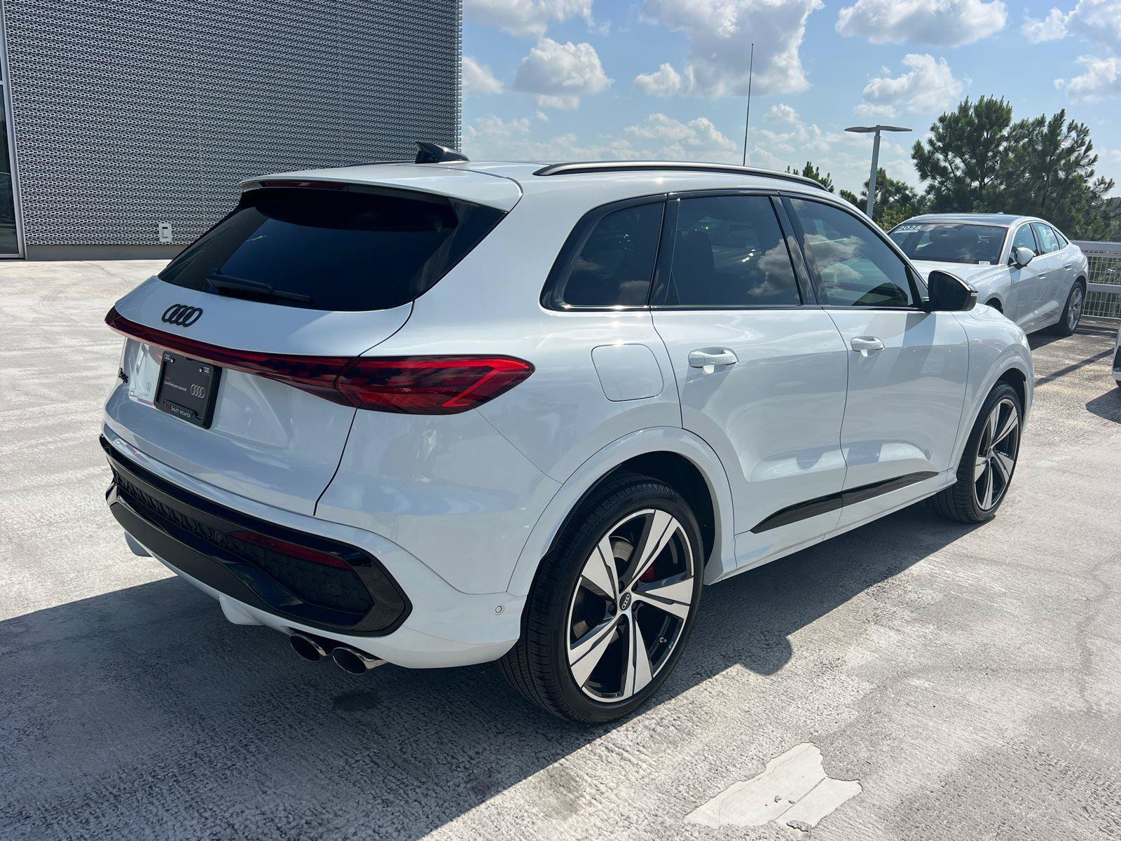 Certified 2025 Audi SQ5 Premium Plus AWD/4WD image 5