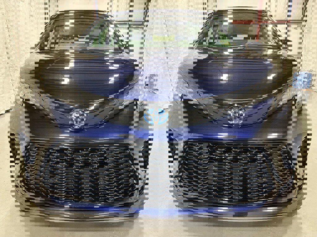 Used 2025 Toyota Sienna XSE image 2