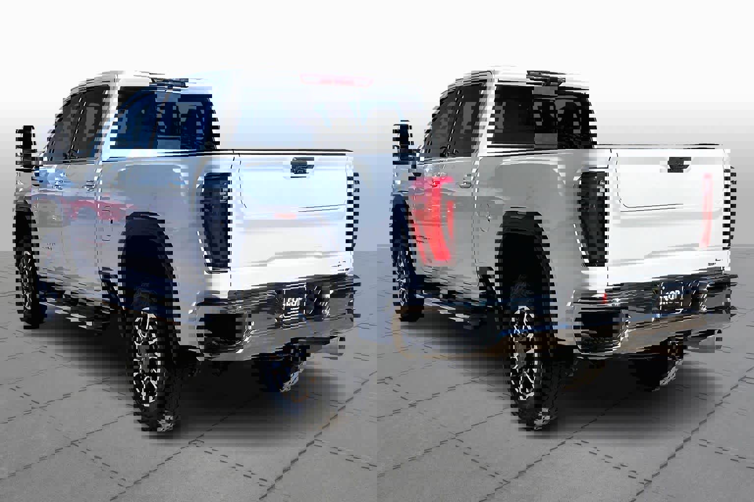 Used 2024 GMC Sierra 2500 SLT w/ SLT Premium Package image 24