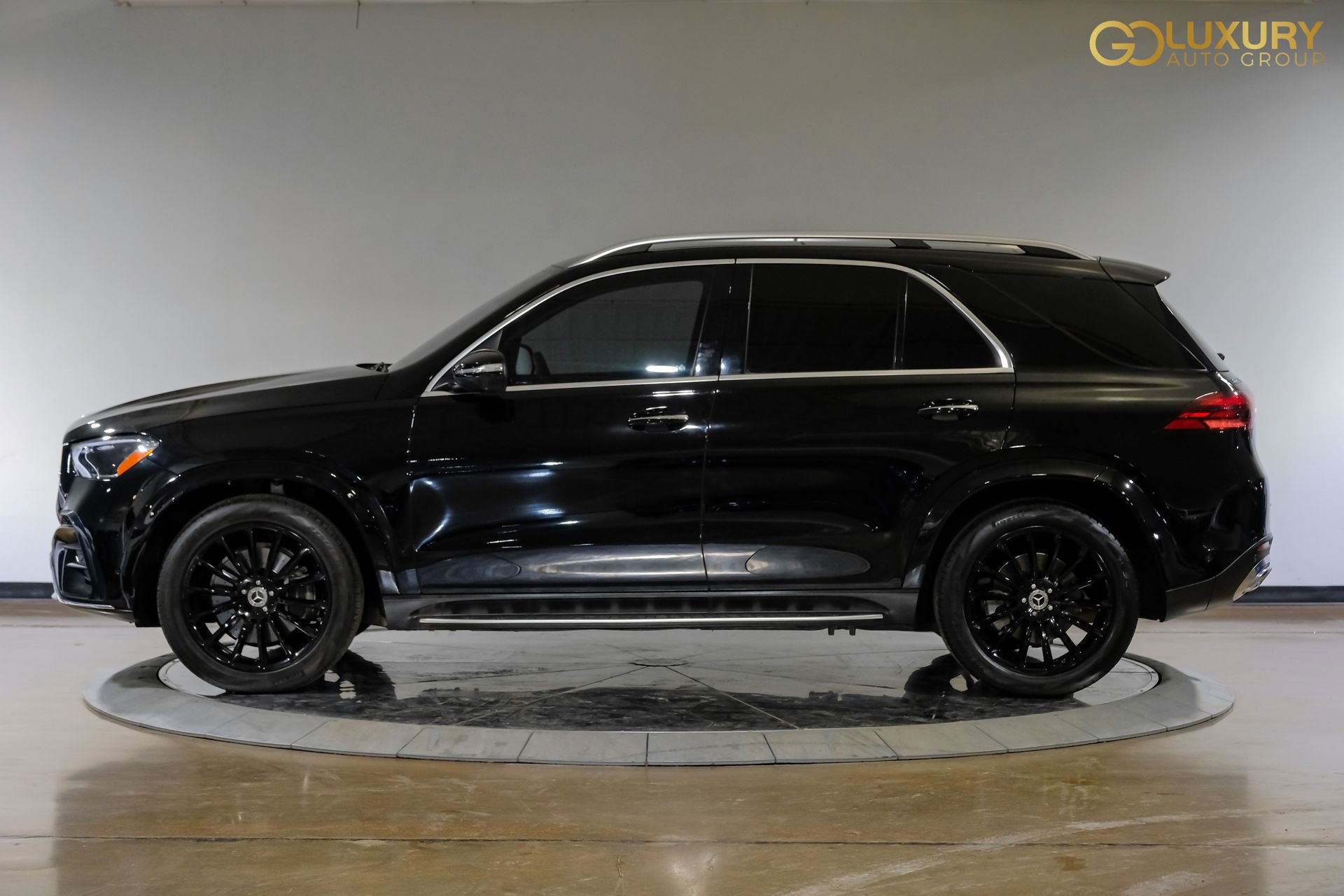 Used 2024 Mercedes-Benz GLE 350 4MATIC w/ AMG Line Exterior image 12