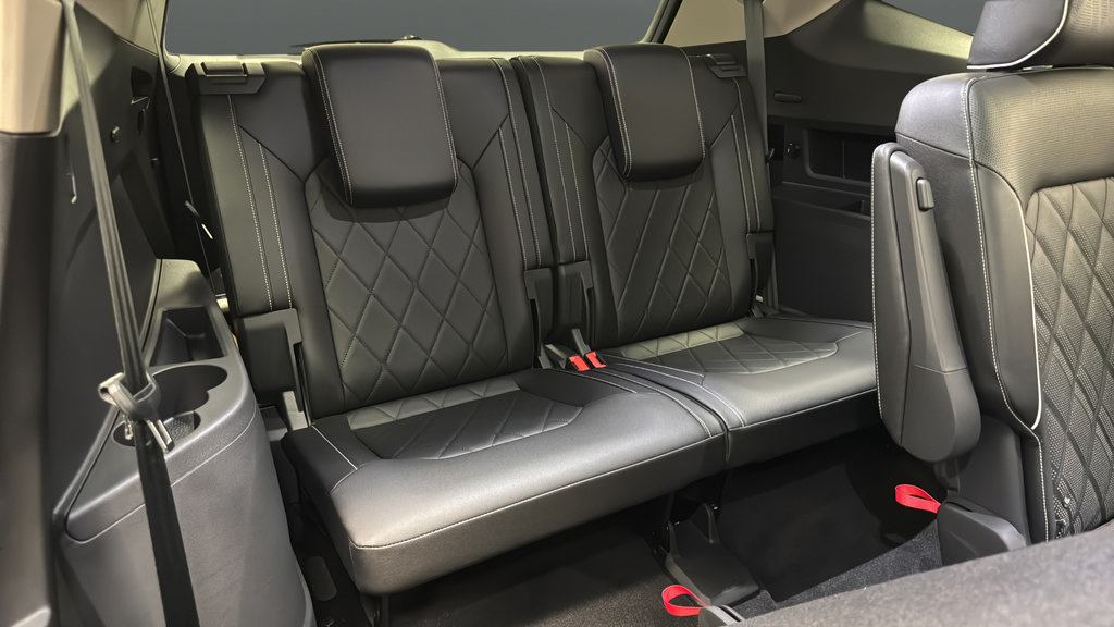Used 2025 Volkswagen Atlas SEL Premium R-Line AWD/4WD image 26