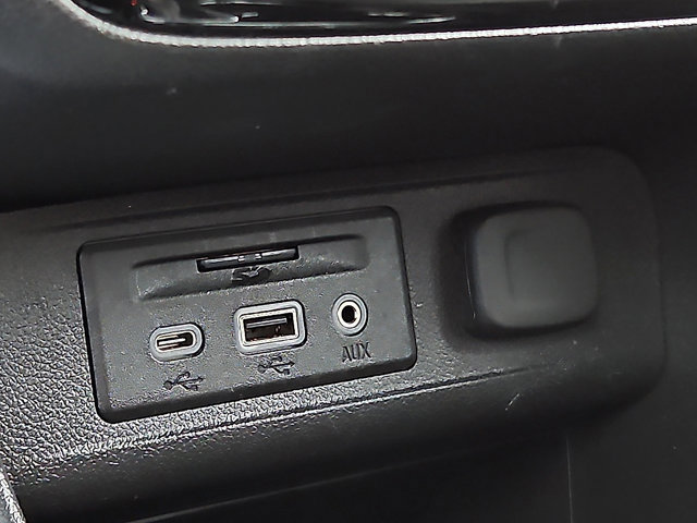 Used 2021 Buick Encore GX Select w/ Advanced Technology Package image 24