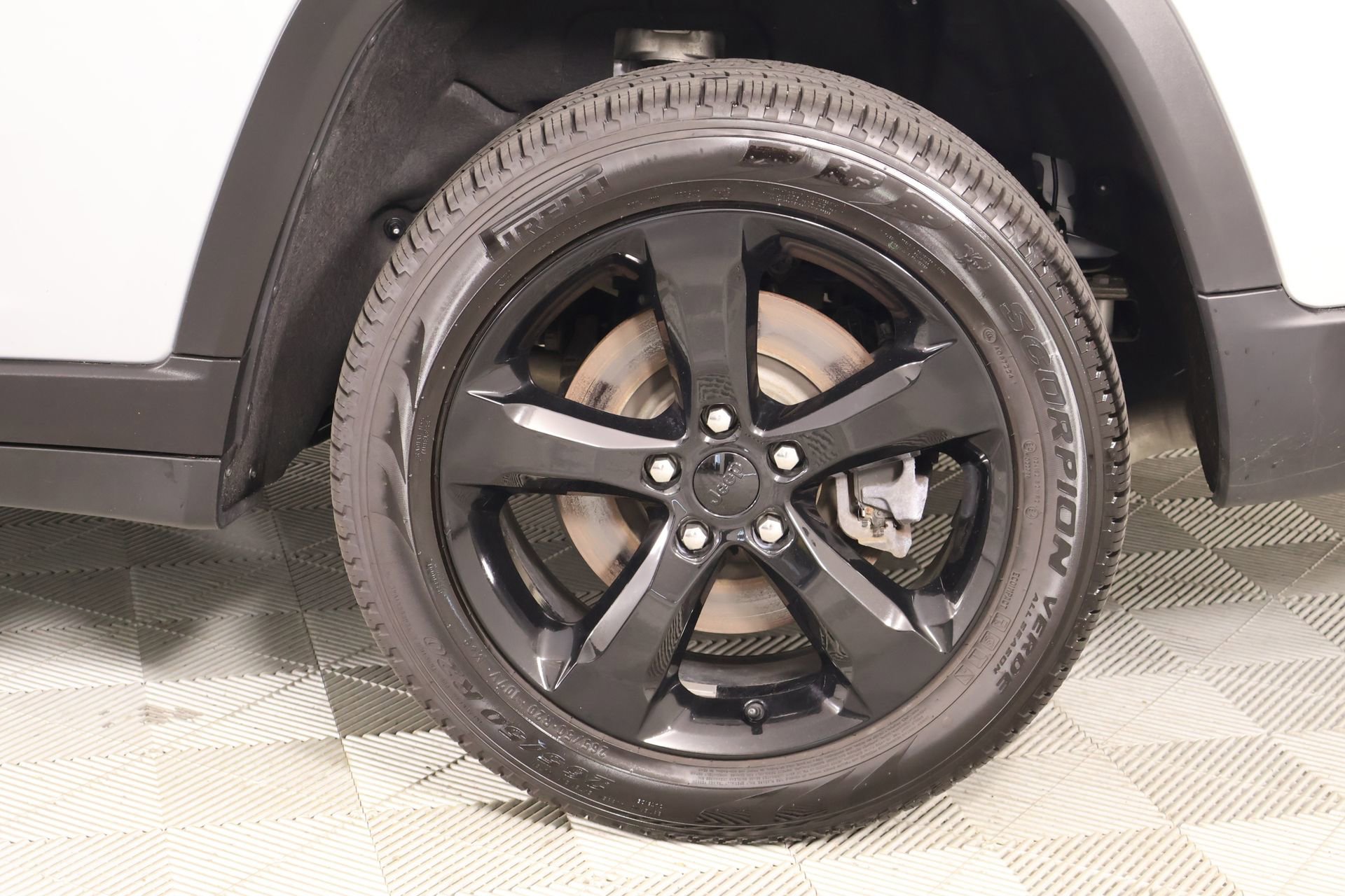 Used 2025 Jeep Grand Cherokee L Limited w/ Black Appearance Package image 22