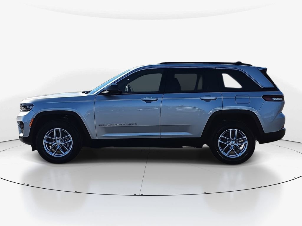 Used 2025 Jeep Grand Cherokee Laredo X w/ Trailer Tow Package image 8