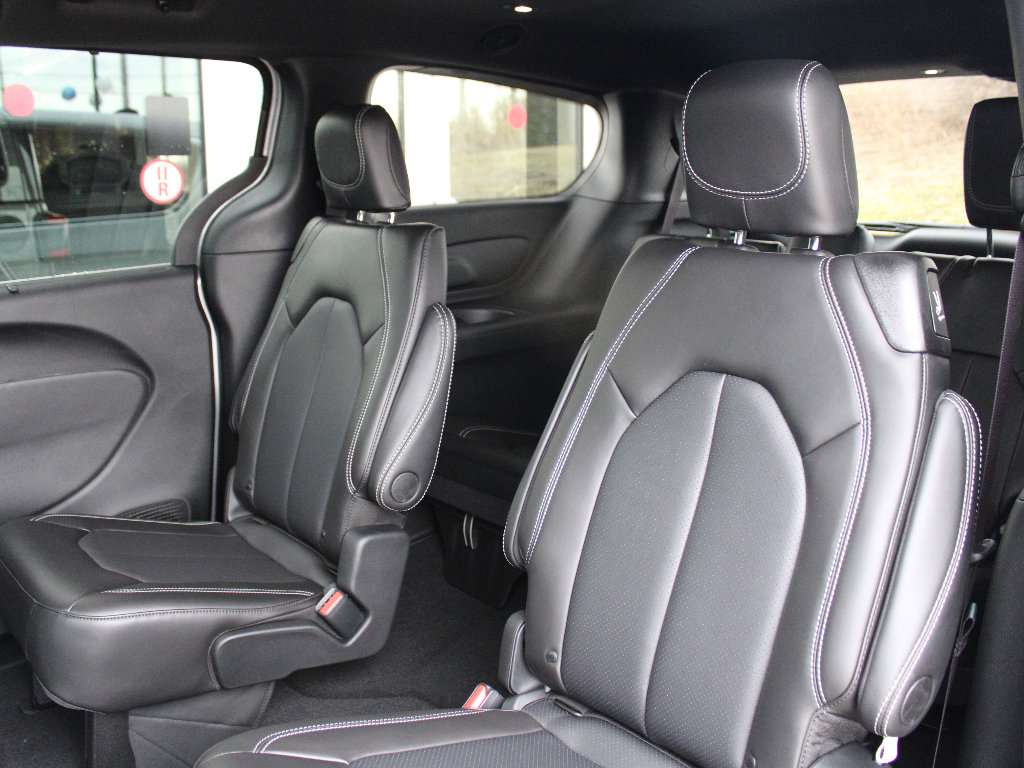 New 2026 Chrysler Pacifica Select image 33