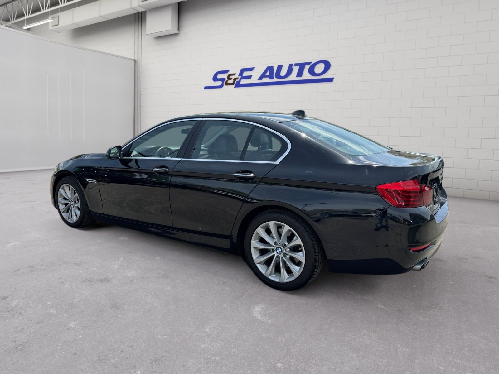 Used 2016 BMW 528i xDrive Sedan AWD/4WD image 3