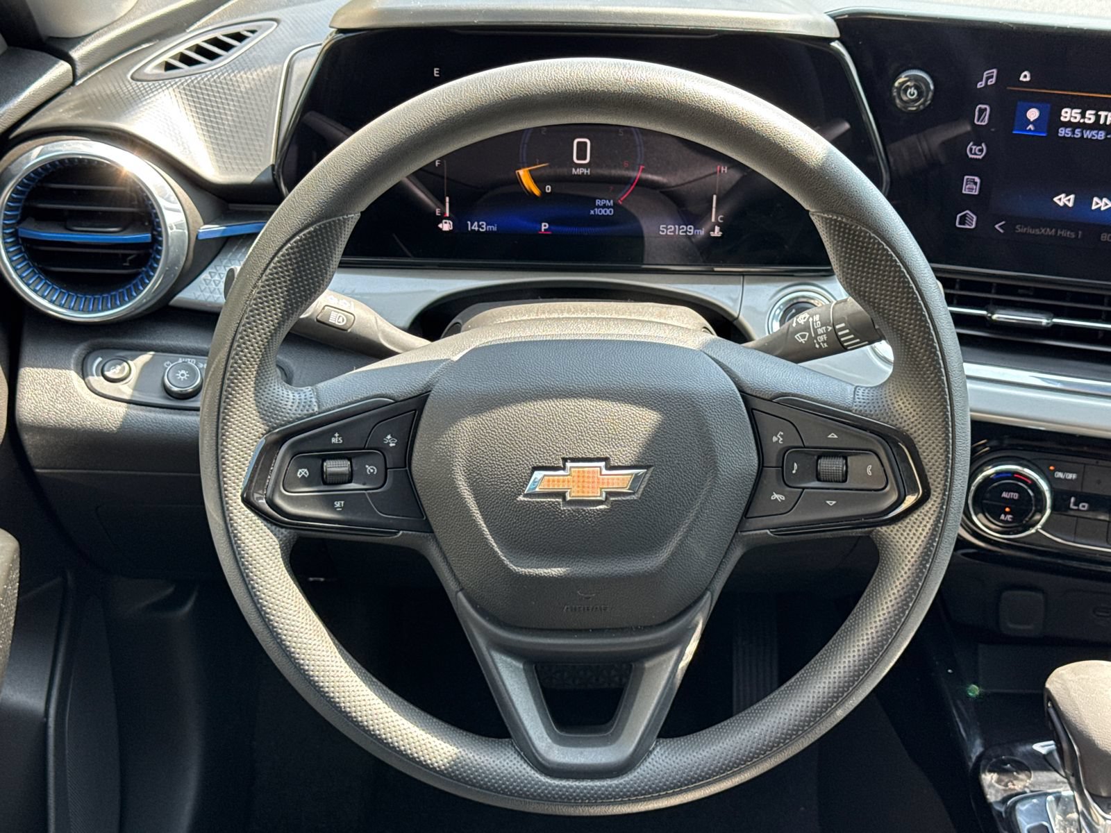 Used 2025 Chevrolet Trax LT FWD image 23