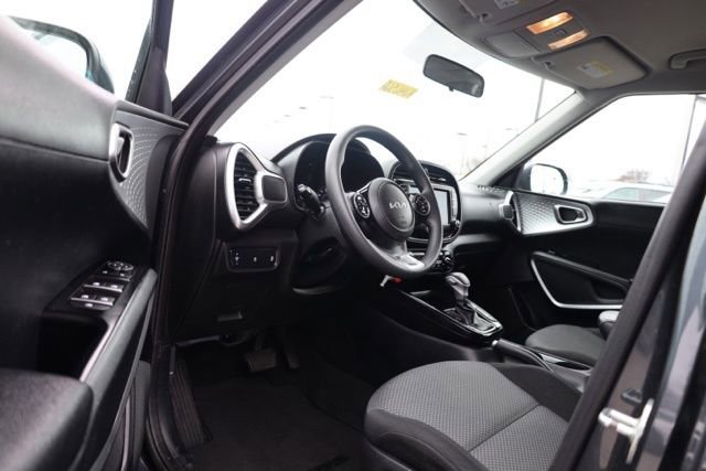 Used 2022 Kia Soul LX image 15