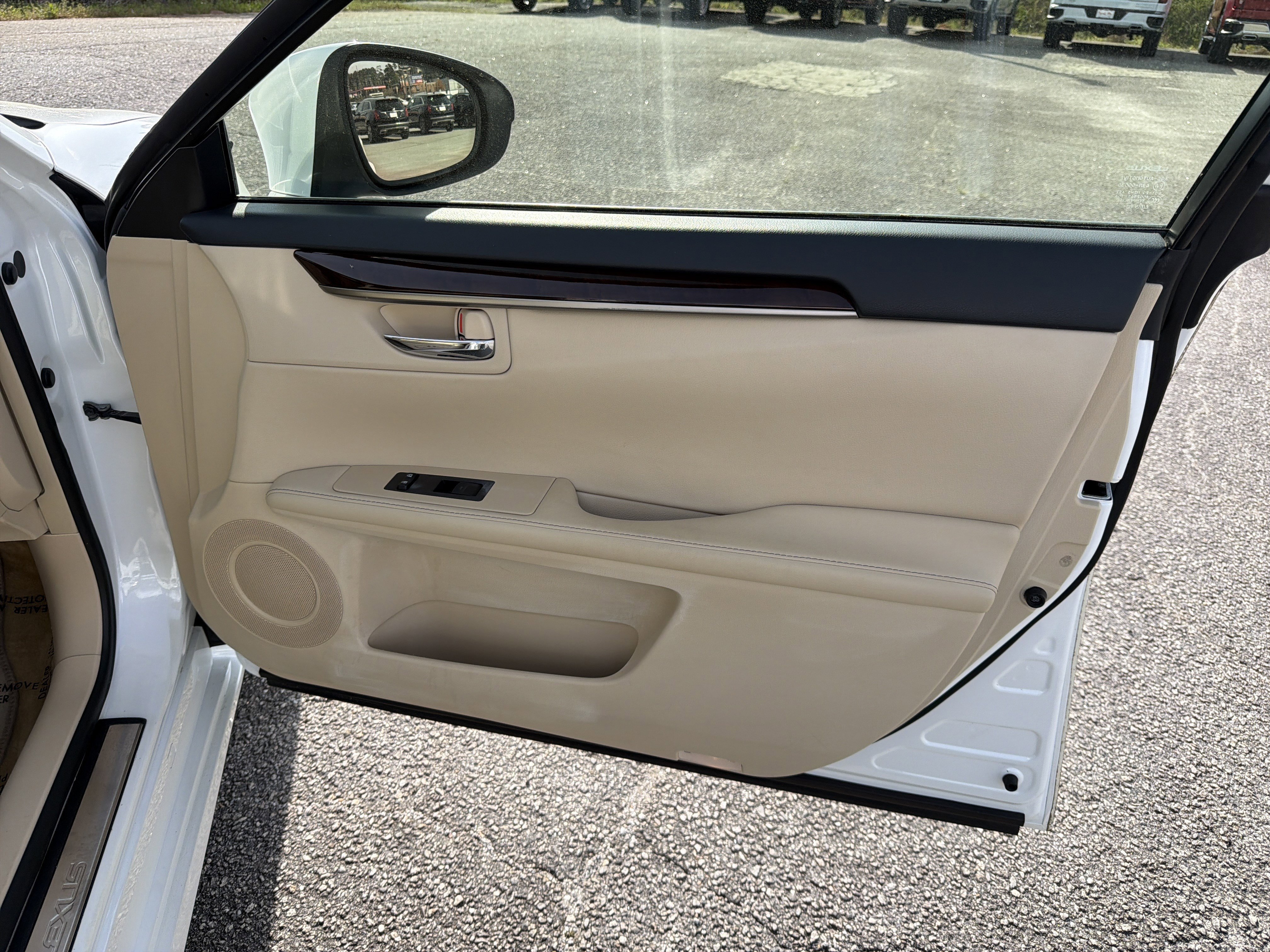 Used 2014 Lexus ES 350 4dr Car w/ Premium Package image 18