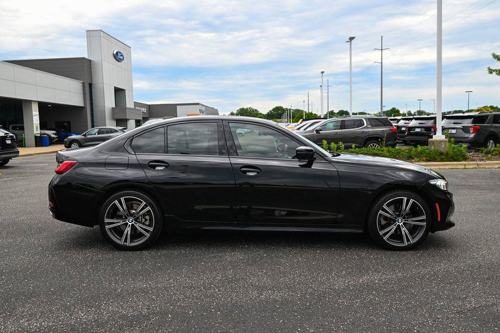 Used 2023 BMW 330i xDrive Sedan w/ Premium Package AWD/4WD image 3