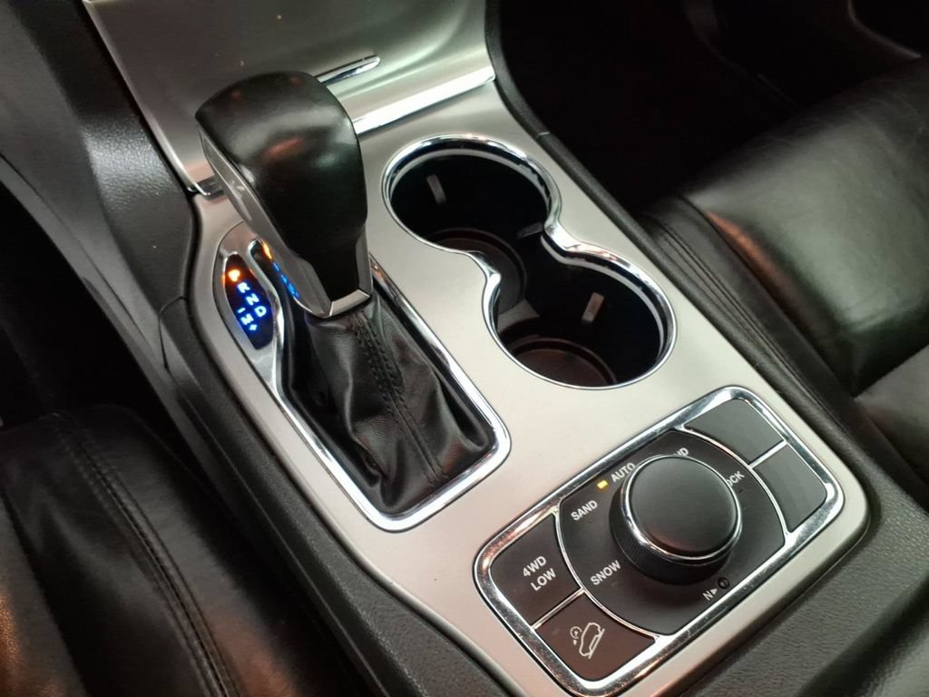 Used 2020 Jeep Grand Cherokee Limited AWD/4WD image 23