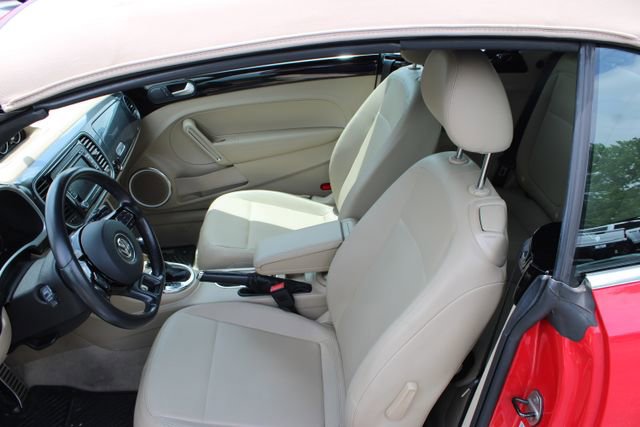 Used 2013 Volkswagen Beetle Turbo 60's Edition FWD image 5