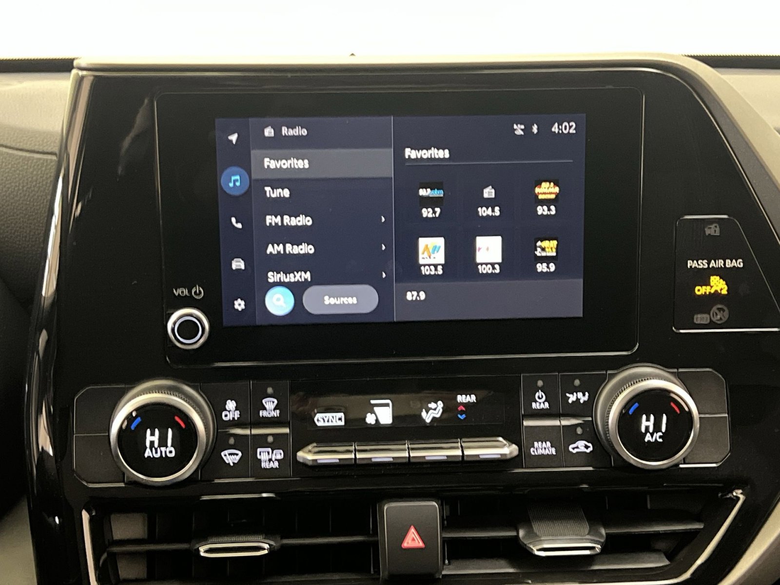 Used 2023 Toyota Highlander LE image 16