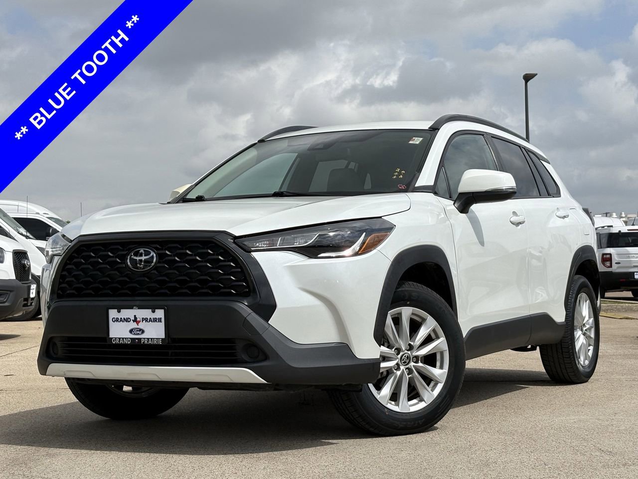 Used 2022 Toyota Corolla Cross LE image 2