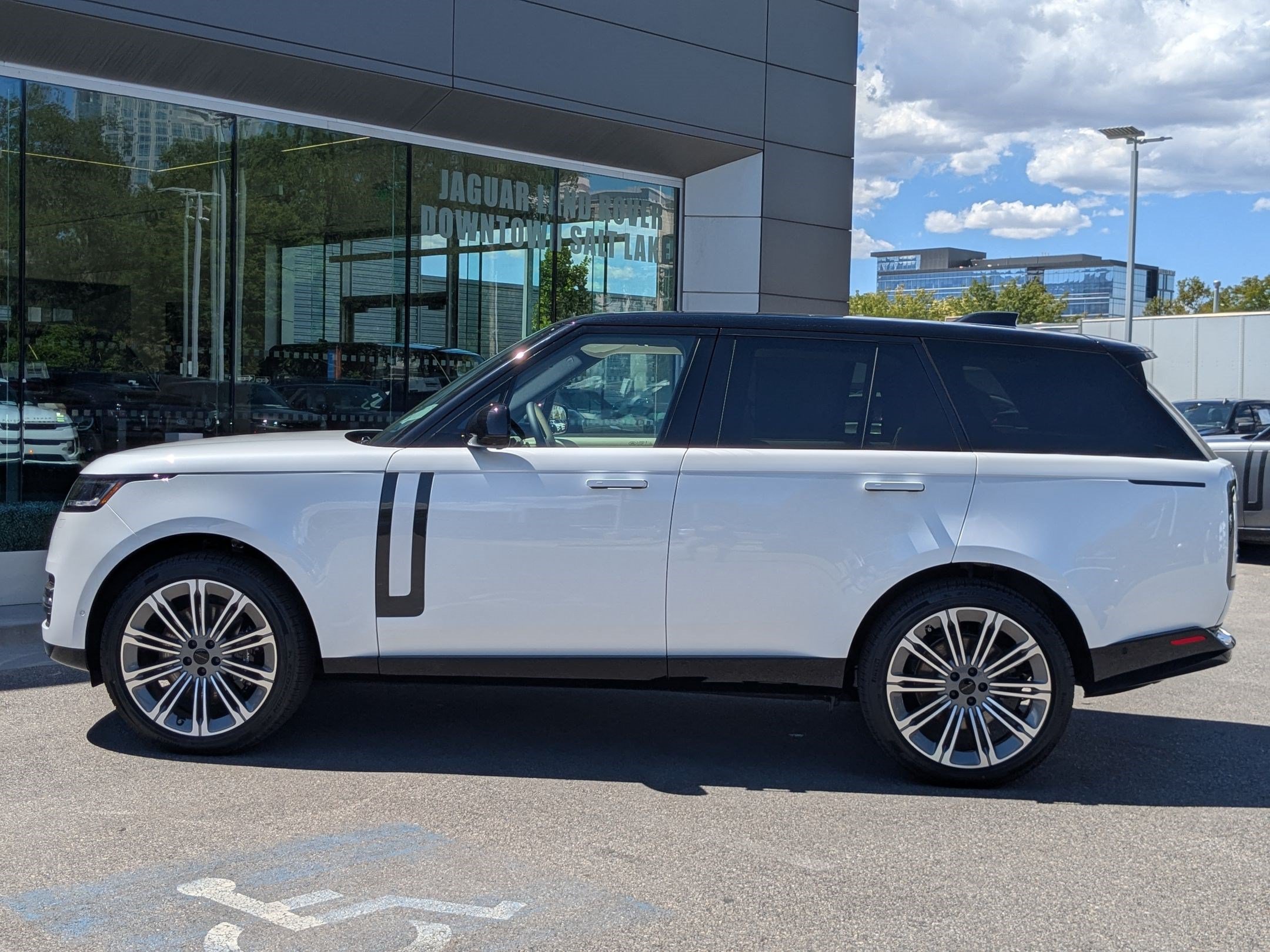 New 2026 Land Rover Range Rover SE AWD/4WD image 8