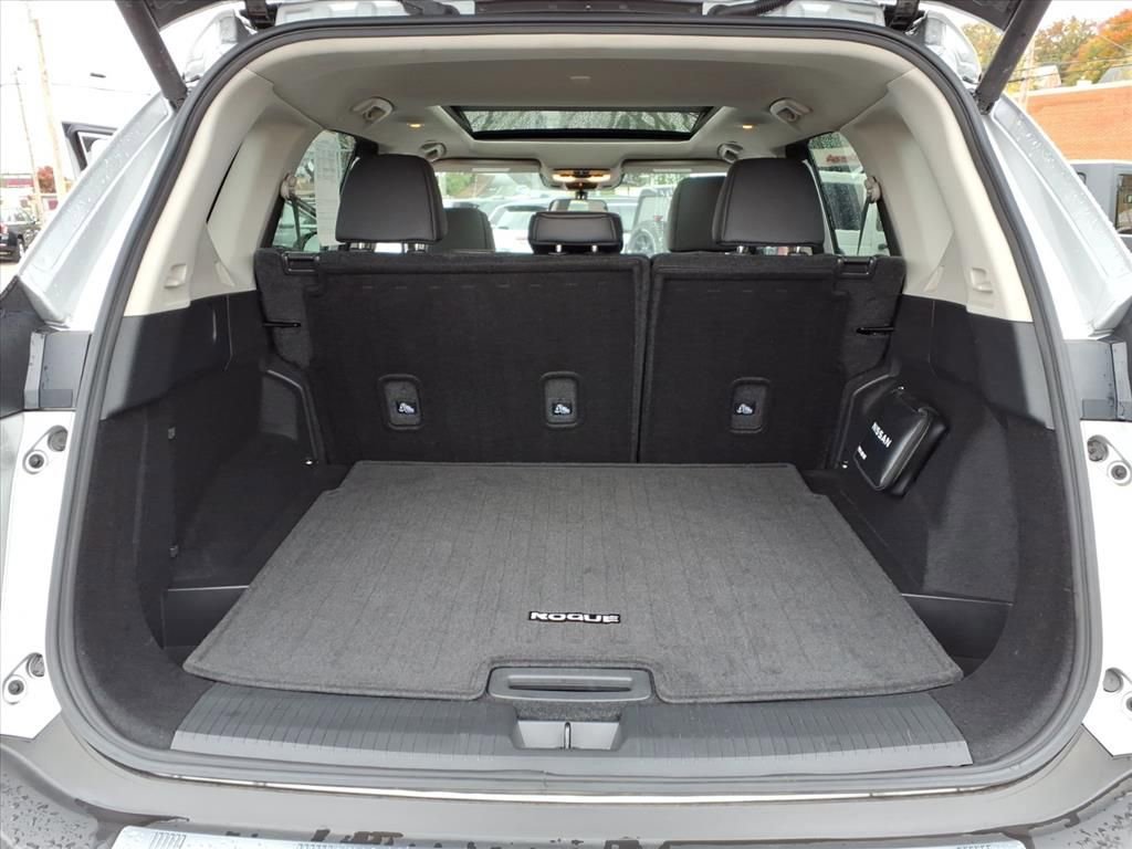 Used 2023 Nissan Rogue SV w/ SV Premium Package image 14