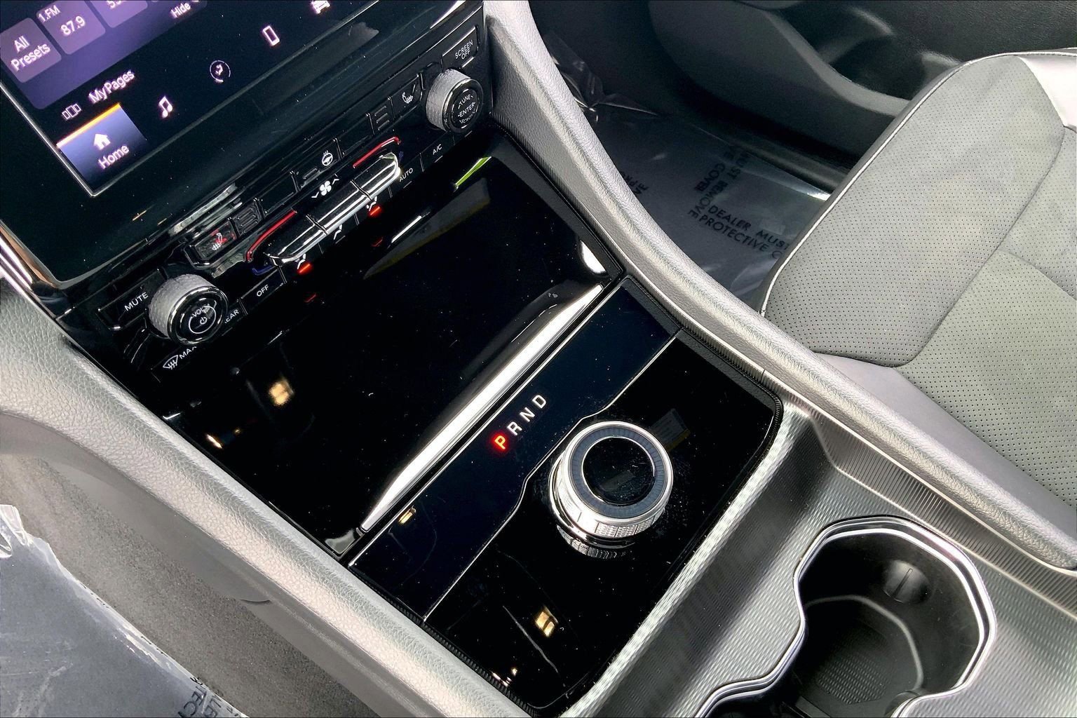 Certified 2025 Jeep Grand Cherokee Altitude image 15